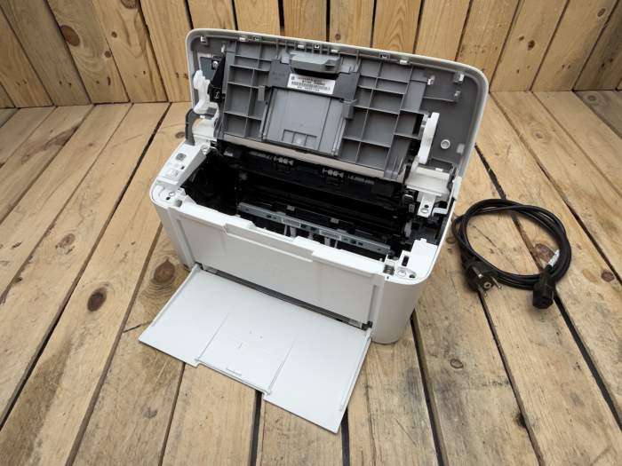 IMPRESORA HP LASERJET M110WE + TONER