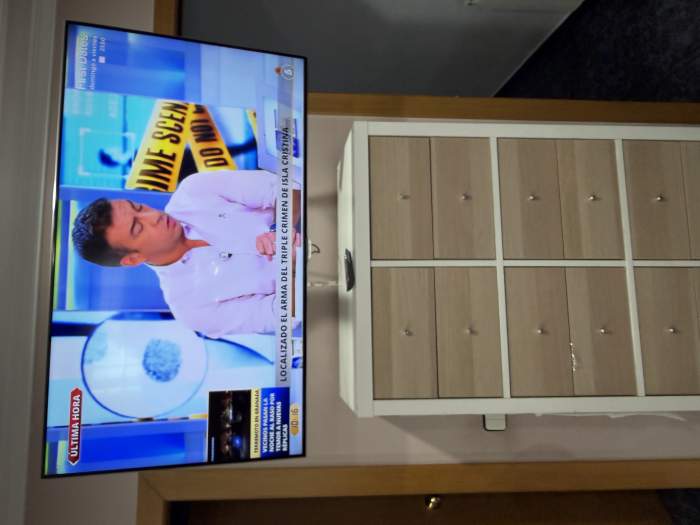 TELEVISOR SAMSUNG 46” CON SOPORTE Y MANDO