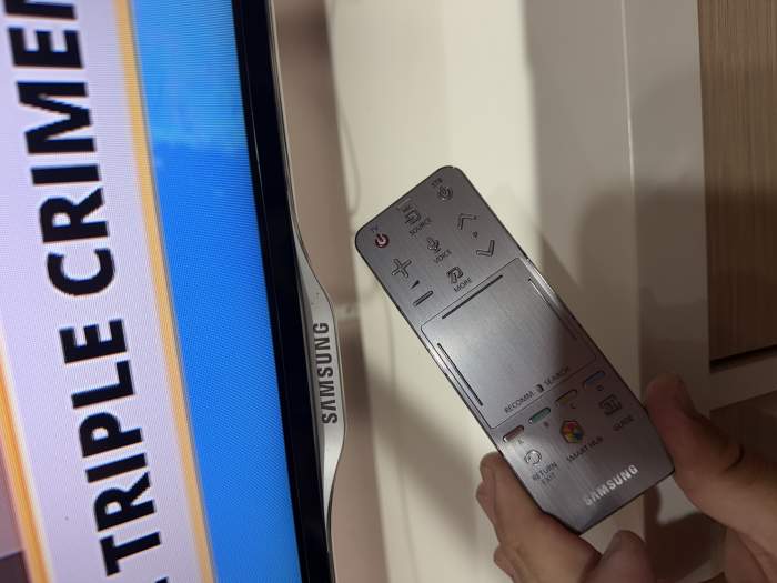 TELEVISOR SAMSUNG 46” CON SOPORTE Y MANDO