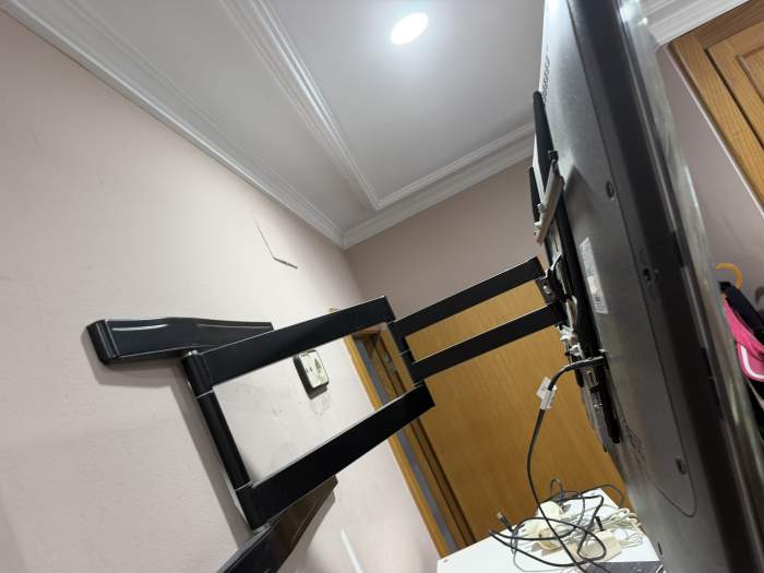 TELEVISOR SAMSUNG 46” CON SOPORTE Y MANDO