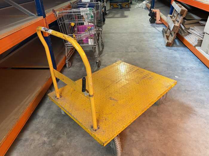 CARRETILLA DE ALMACÉN EXTRA FUERTE - QrBox.es
