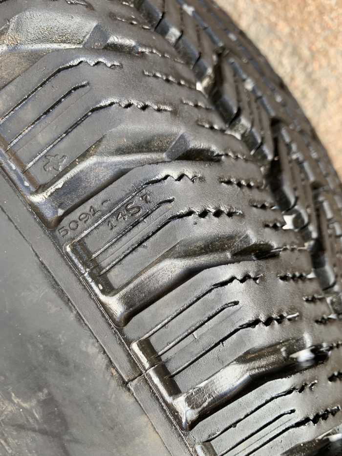 JUEGO 5 LLANTAS + NEUMÁTICOS TOYOTA HDJ