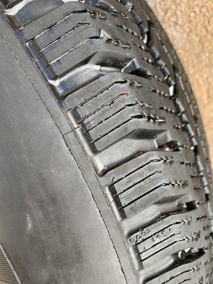 JUEGO 5 LLANTAS + NEUMÁTICOS TOYOTA HDJ