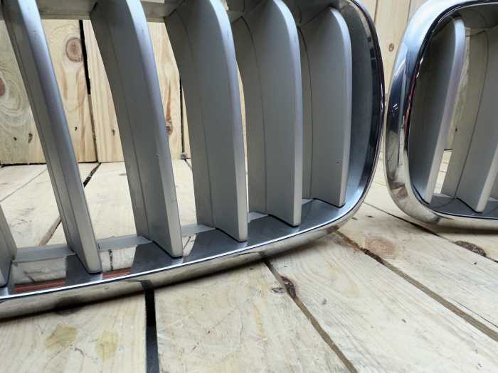 PARRILLA ORIGINAL BMW X5 M50 F15 - QrBox.es