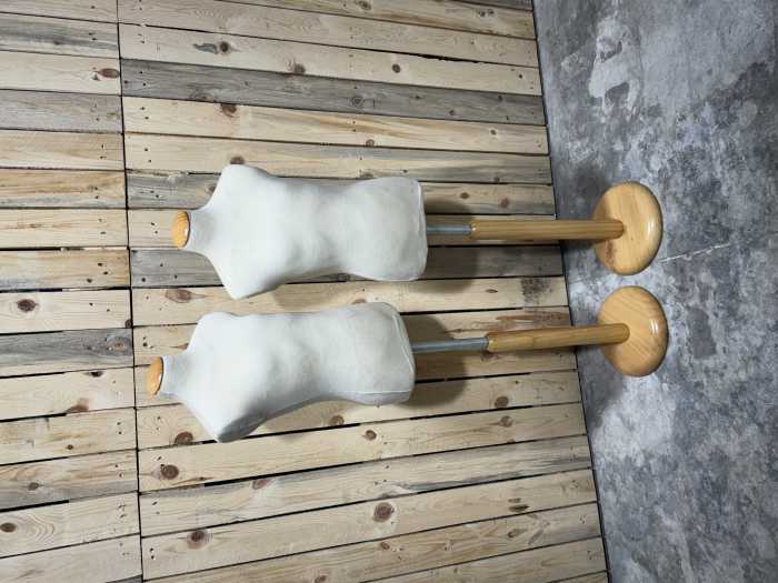 PACK 2 MANIQUIS MADERA 125 CM - QrBox.es