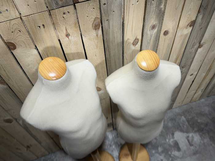 PACK 2 MANIQUIS MADERA 125 CM - QrBox.es