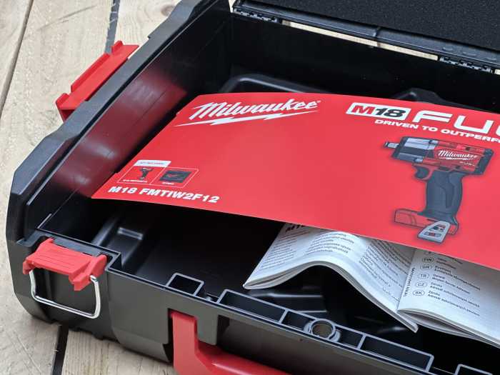 MALETIN MILWAUKEE M18 - QrBox.es