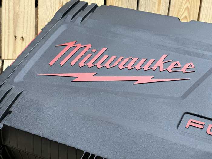 MALETIN MILWAUKEE M18 - QrBox.es