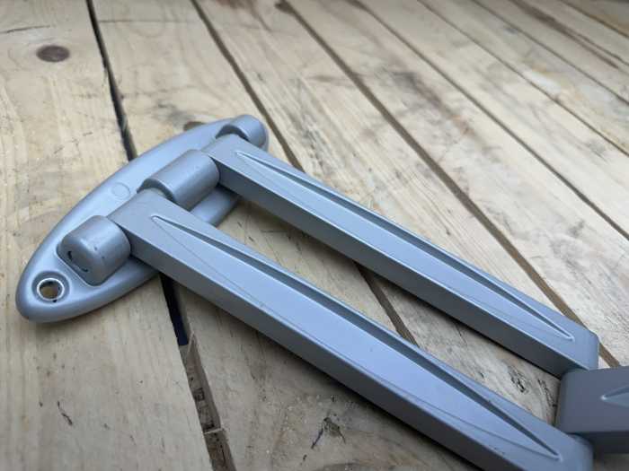 SOPORTE UNIVERSAL PARA PANTALLA - QrBox.es