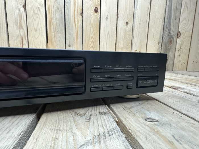 QUARTZ SYNTHESIZER AM-FM STEREO TUNER KT-2030L