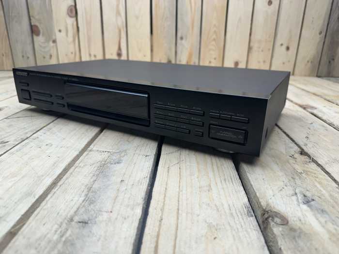 QUARTZ SYNTHESIZER AM-FM STEREO TUNER KT-2030L