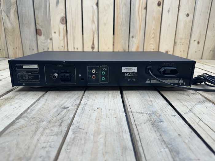 QUARTZ SYNTHESIZER AM-FM STEREO TUNER KT-2030L