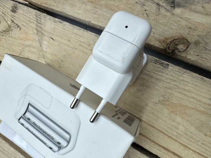 APPLE CARGADOR DE PILAS MC500ZM/A - QrBox.es