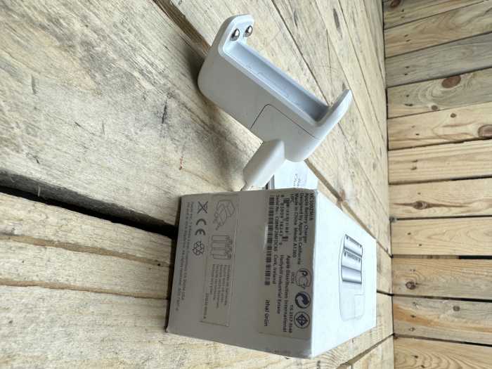 APPLE CARGADOR DE PILAS MC500ZM/A - QrBox.es