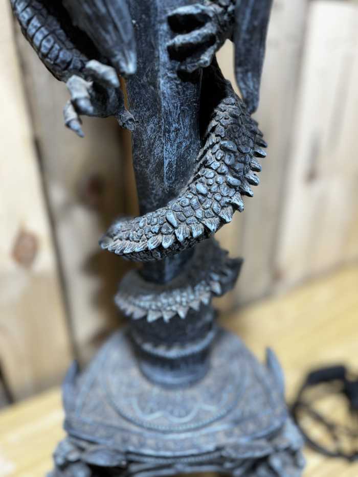 LAMPARA DRAGON 88x25x25cm - QrBox.es