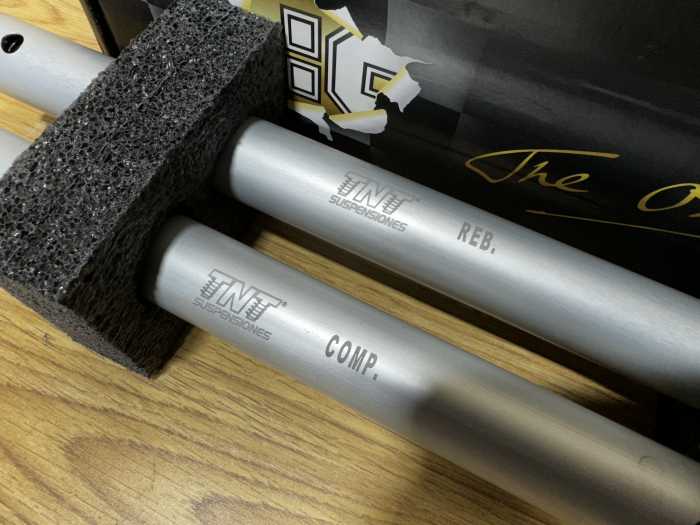 KIT CARTUCHOS DELANTEROS OHLINS NIX30 FKS513