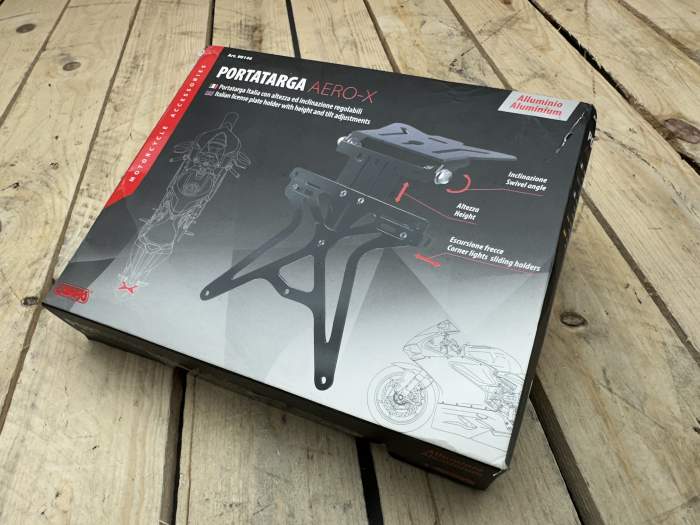 PORTAMATRICULAS UNIVERSAL LAMPA AERO-X