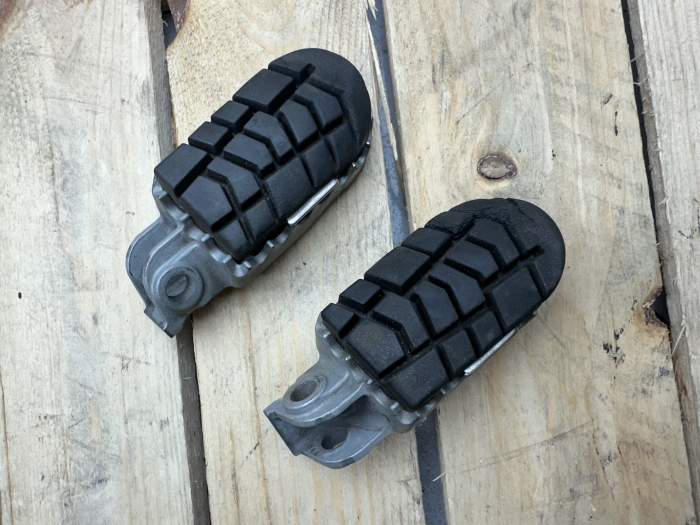 ESTRIBERAS ORIGINALES KTM ADV