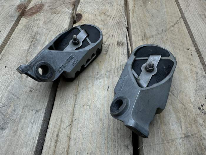 ESTRIBERAS ORIGINALES KTM ADV