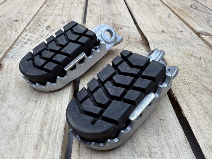 ESTRIBERAS ORIGINALES KTM ADV 3