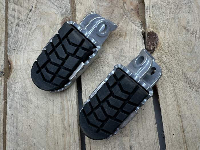 ESTRIBERAS ORIGINALES KTM ADV 3