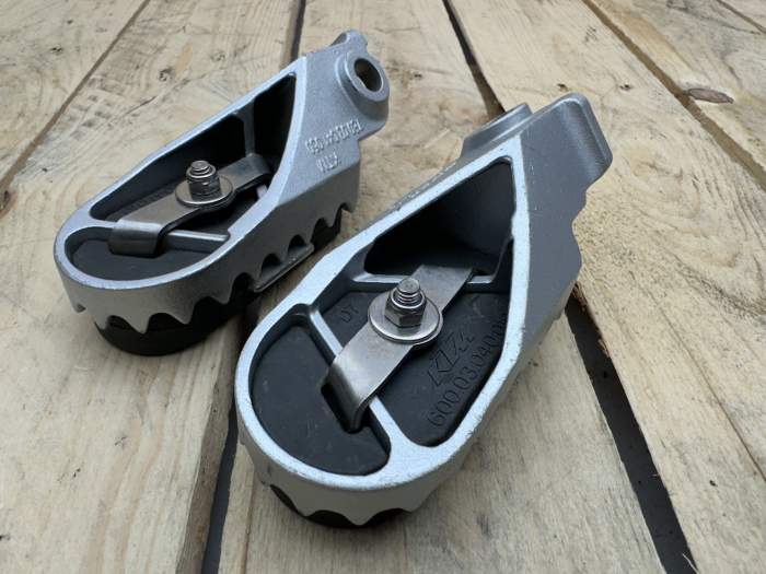 ESTRIBERAS ORIGINALES KTM ADV 3
