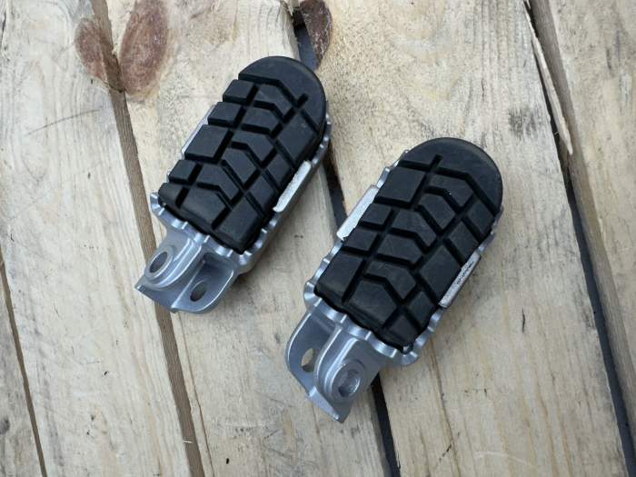 ESTRIBERAS ORIGINALES KTM ADV 3