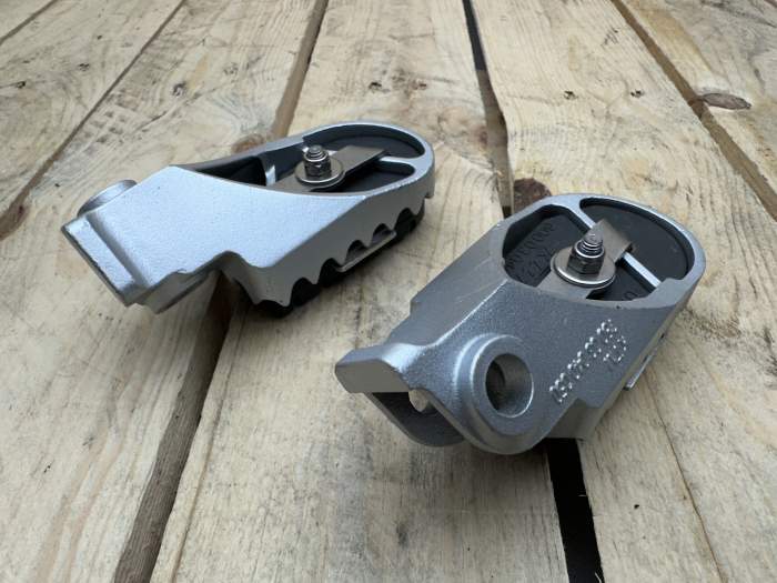 ESTRIBERAS ORIGINALES KTM ADV 3