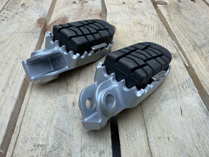 ESTRIBERAS ORIGINALES KTM ADV 3