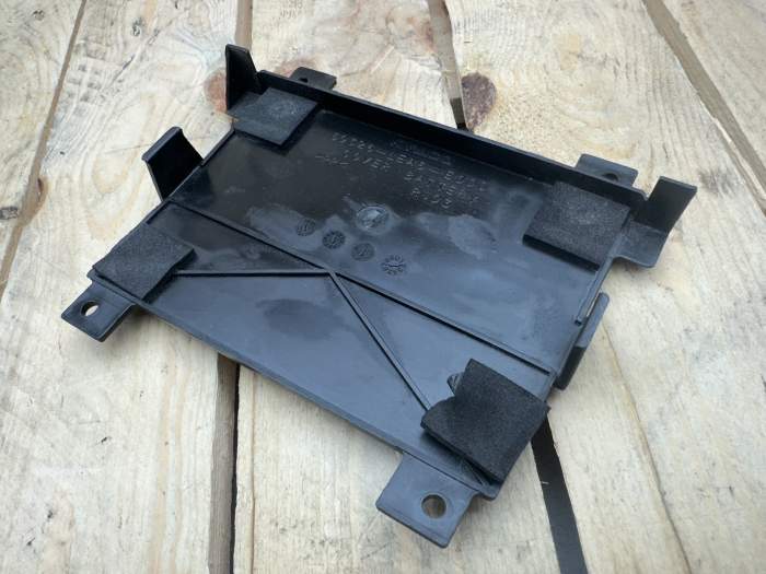 TAPA DE BATERIA CON FUSIBLES KYMCO