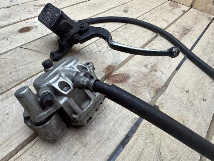 BOMBA DE FRENO DELANTERA + PINZA XTZ 750