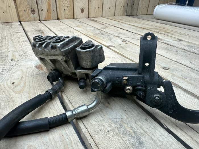 BOMBA DE FRENO DELANTERA + PINZA XTZ 750