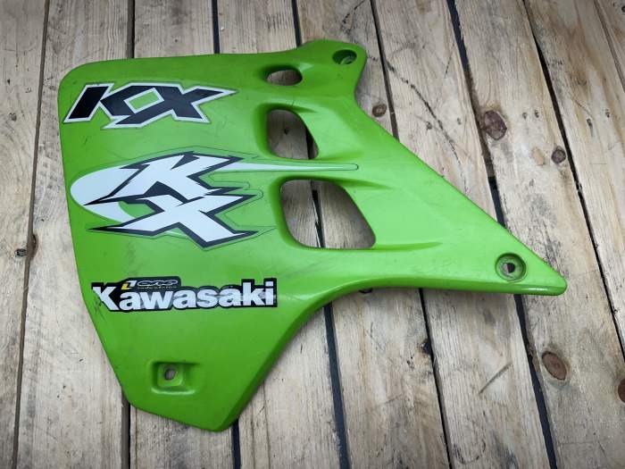 TAPA DEPOSITO IZQUIERDA KX250 1990