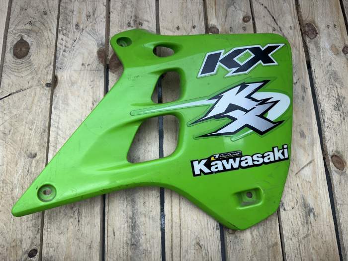 TAPA DEPOSITO DERECHA KX250 1990