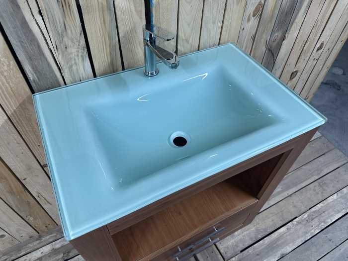 MUEBLE CON PICA Y GRIFO