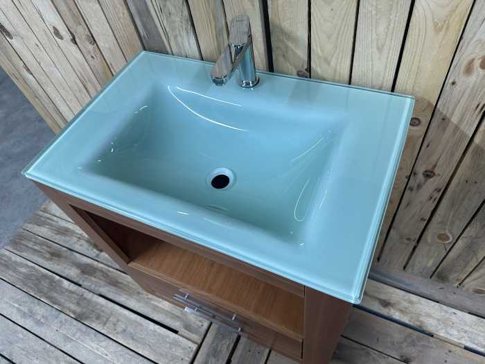 MUEBLE CON PICA Y GRIFO