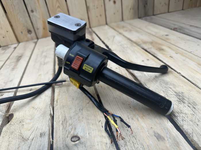 PUÑO DE GAS CON PIÑA Y LATIGUILLO