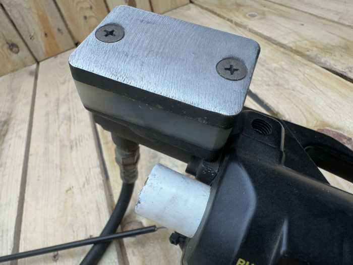 PUÑO DE GAS CON PIÑA Y LATIGUILLO