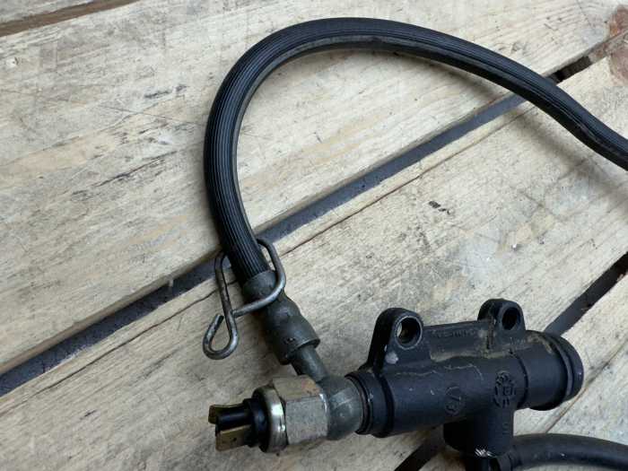 BOMBA DE FRENO TRASERO + LATIGUILLO APRILIA AF1